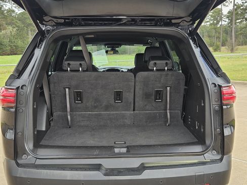 Used 2022 Chevrolet Traverse LT image 9