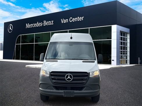 Used 2021 Mercedes-Benz Sprinter 2500 image 7
