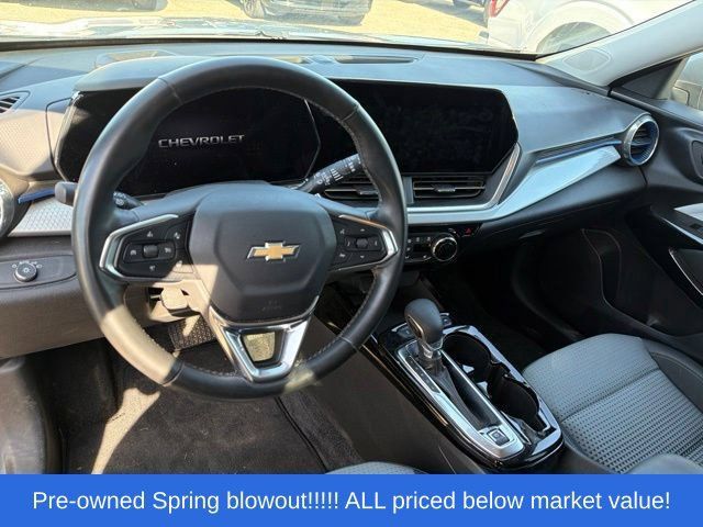 Used 2024 Chevrolet Trax LT w/ Sunroof Package FWD image 15