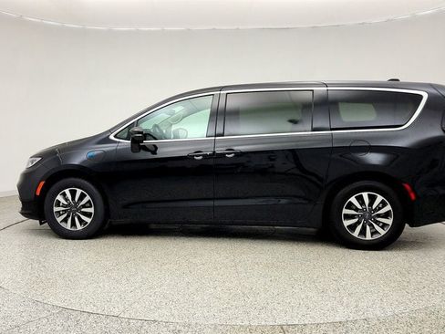 Used 2022 Chrysler Pacifica Touring-L FWD image 8