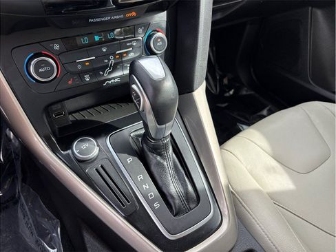 Used 2015 Ford Focus Titanium FWD image 31