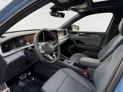 New 2026 Volkswagen Tiguan SE R-Line image 9