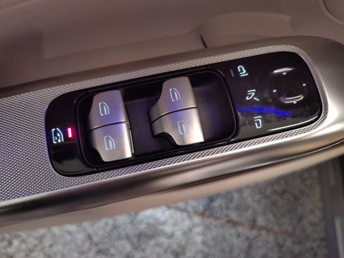 Used 2026 Mercedes-Benz GLC 300 image 18