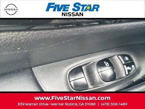 Used 2017 Nissan Rogue SV AWD/4WD image 18