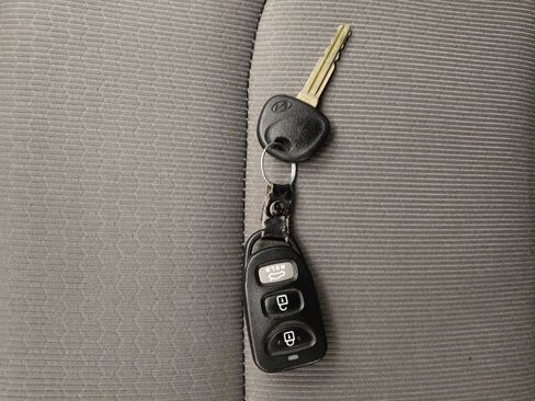 Used 2017 Hyundai Elantra SE image 32