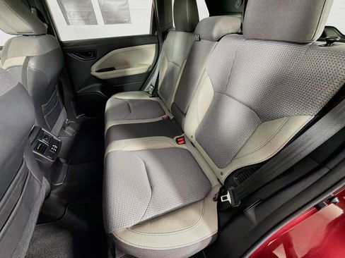 Used 2025 Subaru Forester Premium AWD/4WD image 26