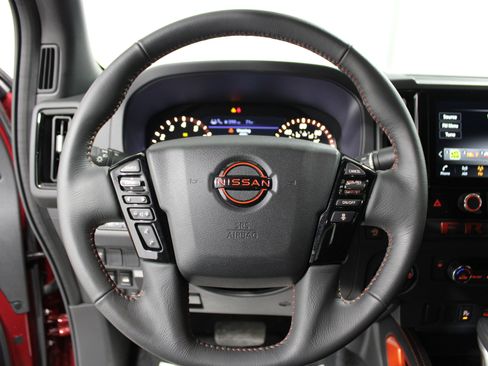 Used 2025 Nissan Frontier PRO-4X AWD/4WD image 9