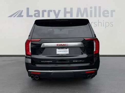 Used 2021 GMC Yukon XL Denali w/ Denali Premium Package AWD/4WD image 4