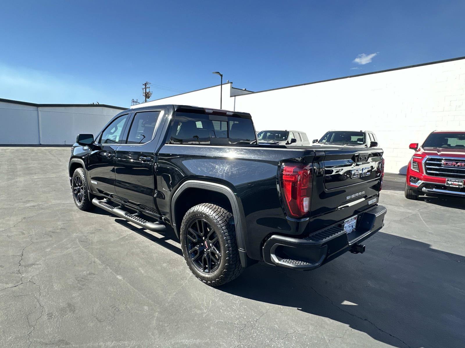 Used 2023 GMC Sierra 1500 Elevation w/ Preferred Package RWD image 7