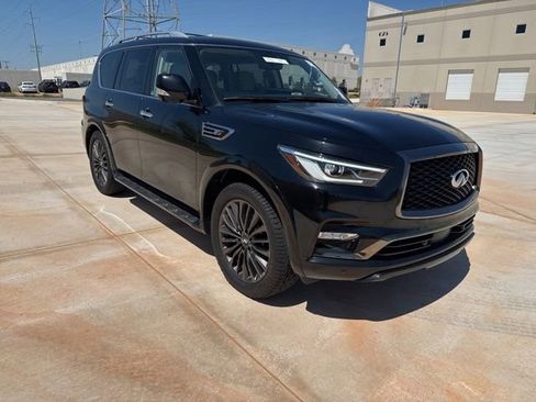 Used 2023 INFINITI QX80 Premium Select w/ All-Season Package image 2