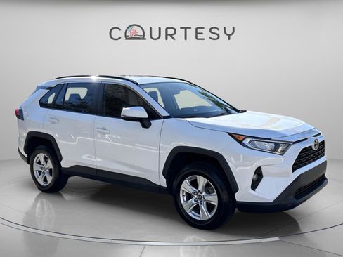 Used 2021 Toyota RAV4 XLE image 9