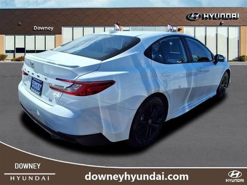 Used 2025 Toyota Camry SE image 4