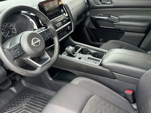 Used 2025 Nissan Pathfinder SV FWD image 9
