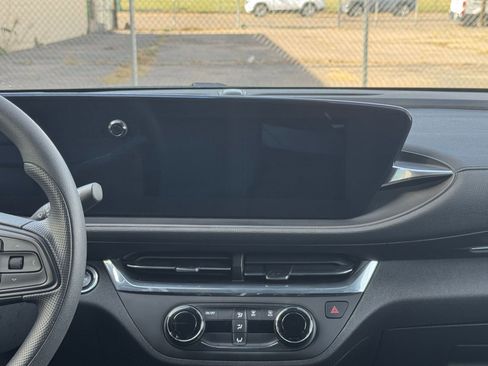 Used 2025 Buick Envista Preferred image 21