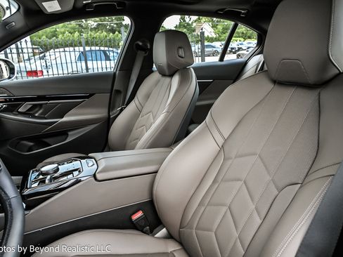 Used 2024 BMW 530i xDrive image 28