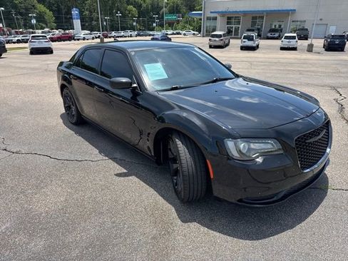 Used 2021 Chrysler 300 Touring w/ Sport Appearance Package RWD image 3