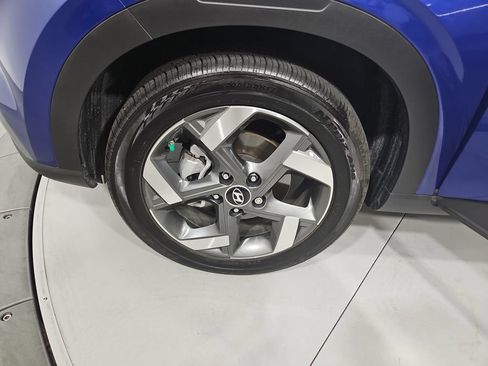 Certified 2025 Hyundai Venue SEL FWD image 28