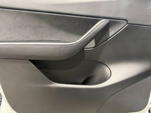 Used 2022 Tesla Model Y Performance image 21