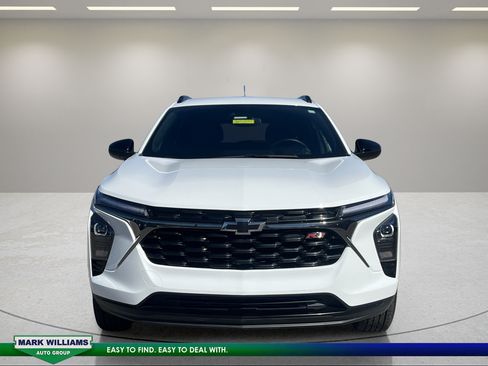 Used 2025 Chevrolet Trax RS FWD image 2