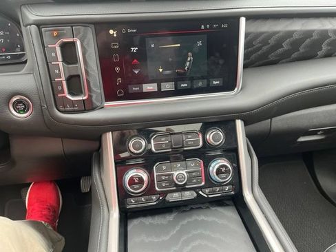Used 2024 GMC Yukon Denali AWD/4WD image 13