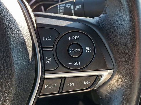 Used 2018 Toyota Camry XLE image 21