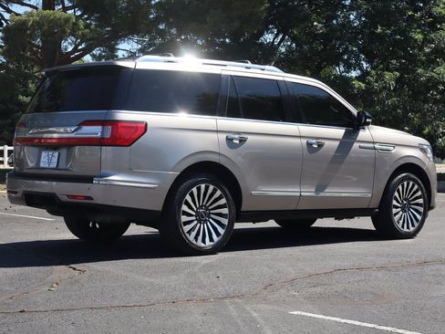 Used 2018 Lincoln Navigator Reserve w/ Technology Package AWD/4WD image 5