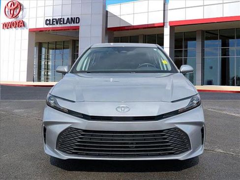 Used 2025 Toyota Camry LE image 3