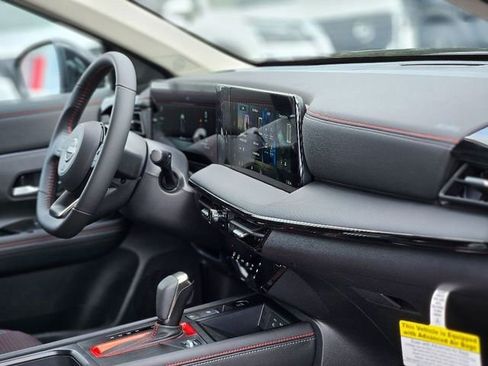 New 2026 Nissan Kicks SR image 10