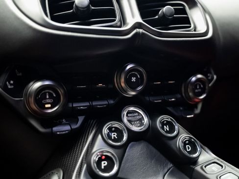 Used 2019 Aston Martin V8 Vantage Coupe RWD image 48
