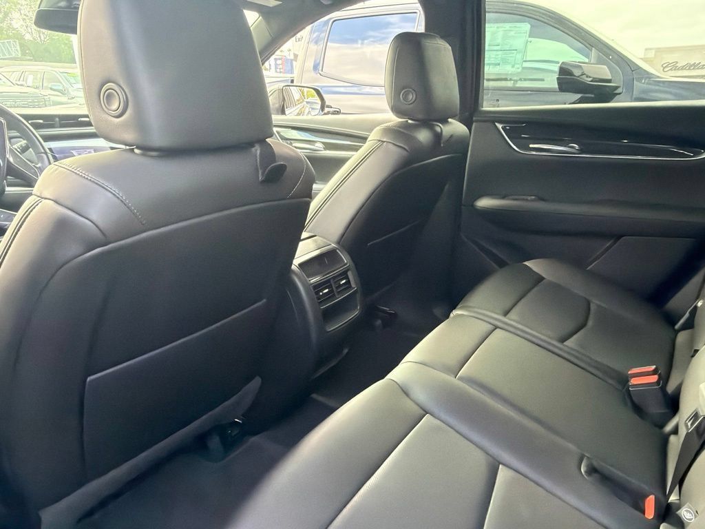 Used 2022 Cadillac XT5 Premium Luxury FWD image 6