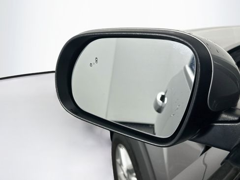 Used 2025 Kia Soul LX w/ LX Technology Package FWD image 16