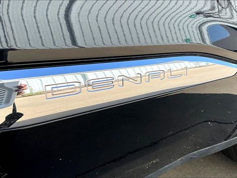 Used 2023 GMC Acadia Denali image 41