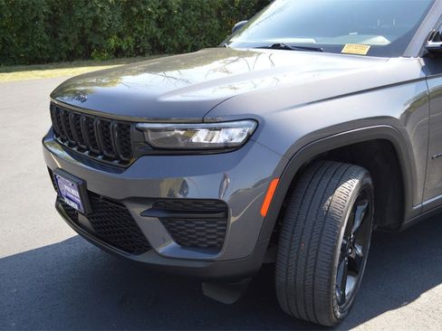 Used 2023 Jeep Grand Cherokee Altitude image 10