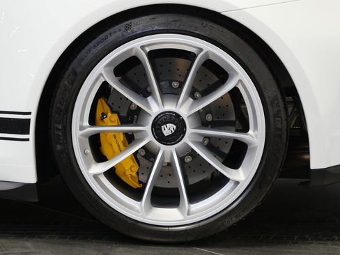 Used 2016 Porsche 911 R RWD image 11