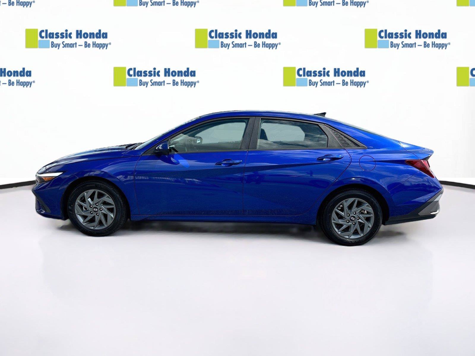 Used 2024 Hyundai Elantra SEL FWD image 4