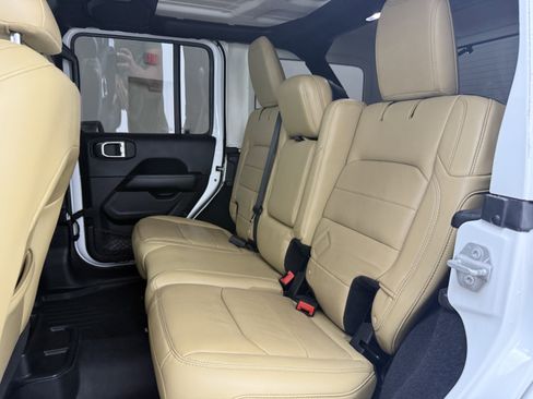 Used 2018 Jeep Wrangler Unlimited Sahara AWD/4WD image 26