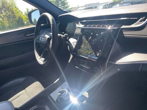 Used 2025 Jeep Grand Cherokee Altitude AWD/4WD image 29