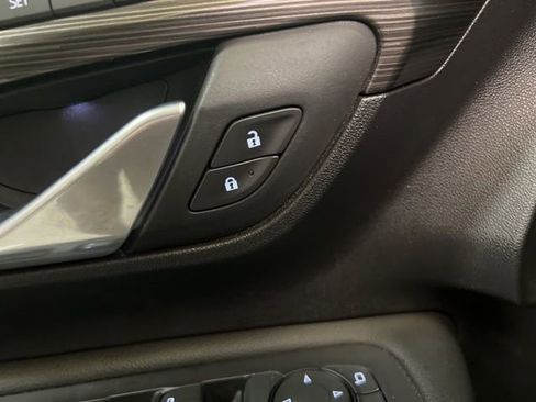 Used 2024 GMC Terrain SLT image 46