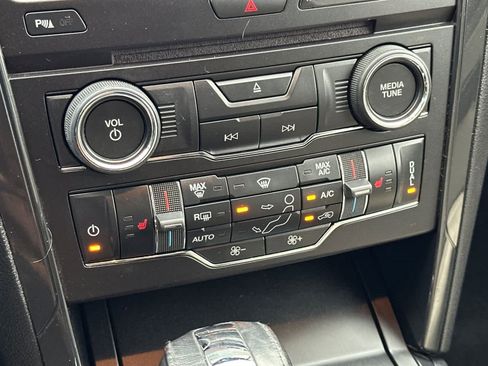 Used 2018 Ford Explorer XLT w/ Equipment Group 202A image 23