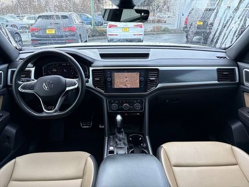 Used 2022 Volkswagen Atlas Cross Sport SEL R-Line image 27