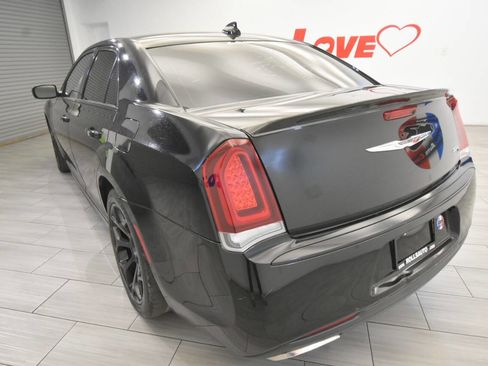 Used 2019 Chrysler 300 S w/ S Model Appearance Package RWD image 3