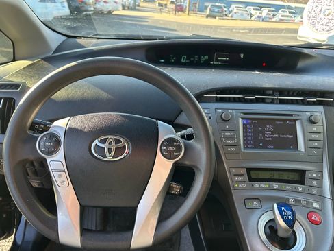 Used 2015 Toyota Prius Two image 4