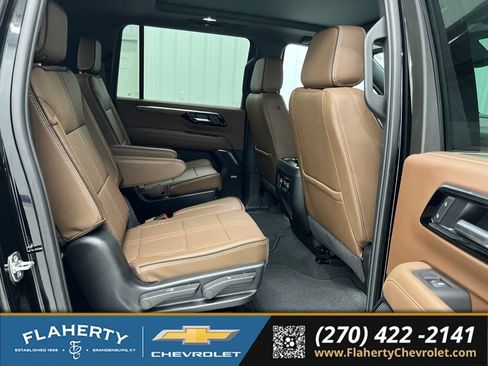 Used 2025 Chevrolet Suburban High Country AWD/4WD image 13