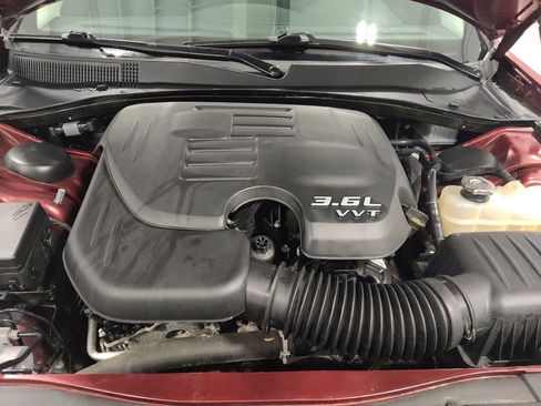 Used 2017 Chrysler 300 C image 30