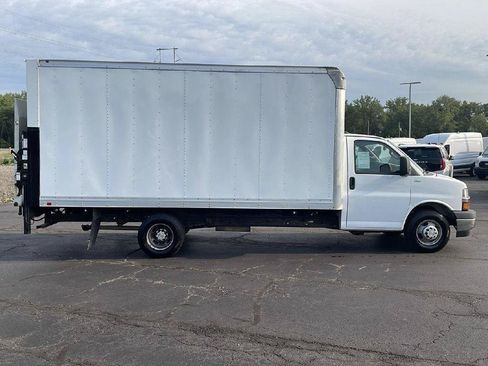 Used 2021 Chevrolet Express 4500 Extended w/ Power Convenience Package RWD image 6