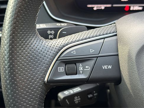 Used 2022 Audi SQ5 Premium Plus w/ Premium Plus Package image 35