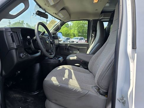 Used 2019 Chevrolet Express 2500 w/ Driver Convenience Package image 7