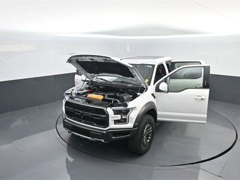 Certified 2018 Ford F150 Raptor w/ Equipment Group 802A Luxury image 35