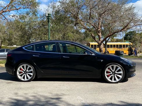 Used 2019 Tesla Model 3 Performance image 9