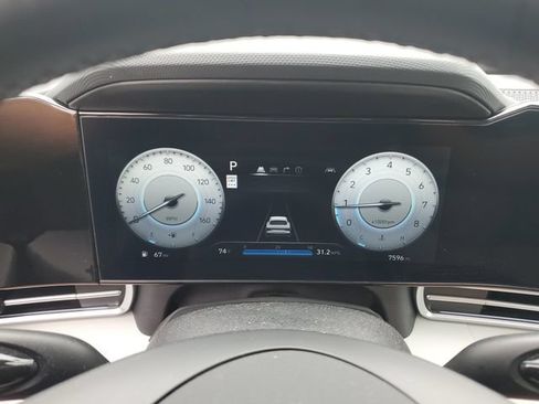 Certified 2025 Hyundai Elantra Limited FWD image 24